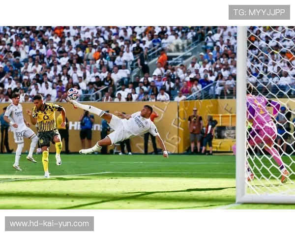 贡萨洛·加西亚脚后跟神龙摆尾，完美帽子戏法惊艳伯纳乌