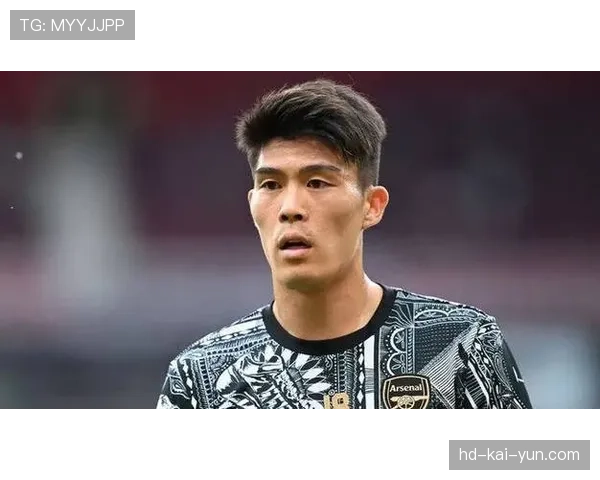 阿尔特塔的“边后腰”新实验:富安健洋在阿森纳体系中的角色演变