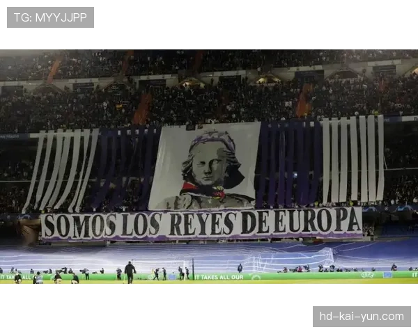 现场：斯特拉斯堡球迷看台展示巨型TIFO，致敬俱乐部成立百年